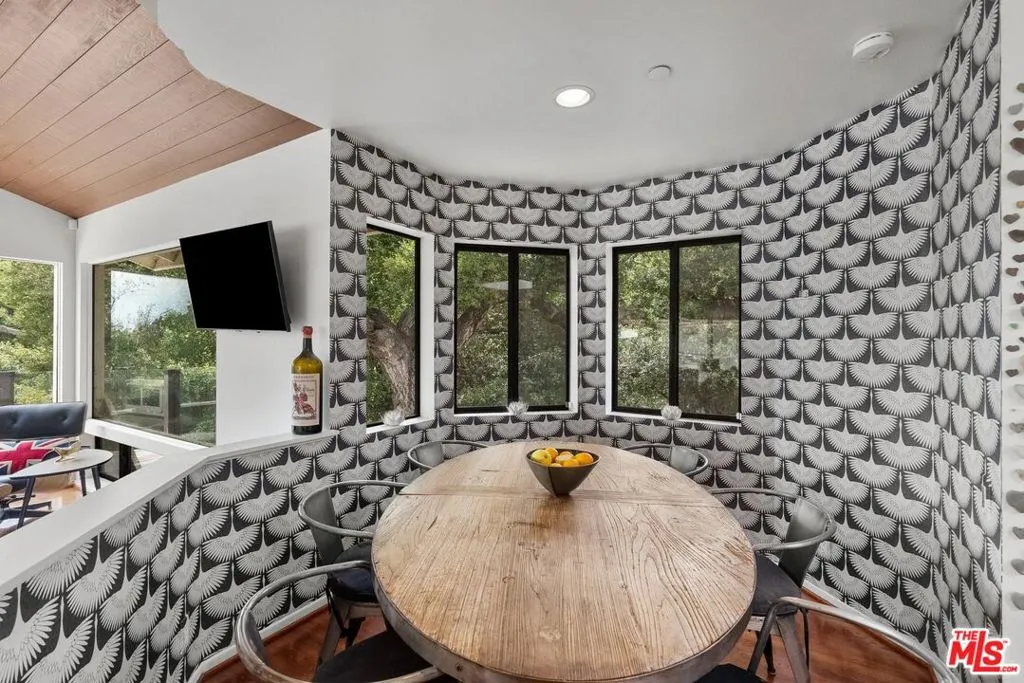 Goleta, California 93117, United States, 5 Bedrooms Bedrooms, ,5 BathroomsBathrooms,Residential,Active,176450