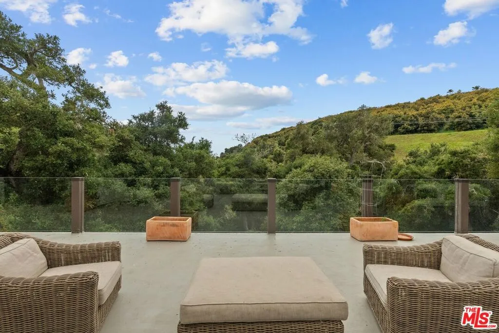 Goleta, California 93117, United States, 5 Bedrooms Bedrooms, ,5 BathroomsBathrooms,Residential,Active,176450