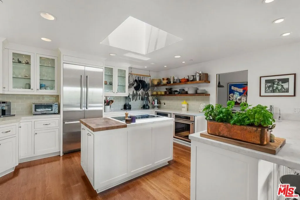 Goleta, California 93117, United States, 5 Bedrooms Bedrooms, ,5 BathroomsBathrooms,Residential,Active,176450