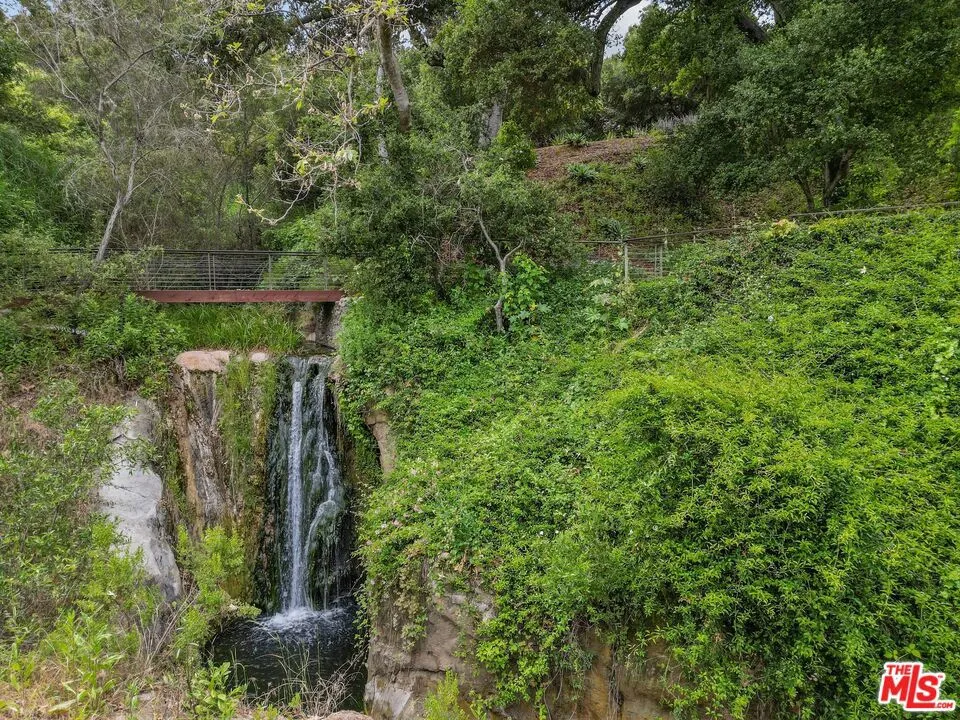 Goleta, California 93117, United States, 5 Bedrooms Bedrooms, ,5 BathroomsBathrooms,Residential,Active,176450