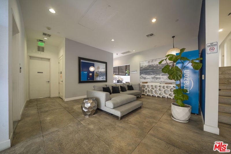 118 S Kenwood Street 105