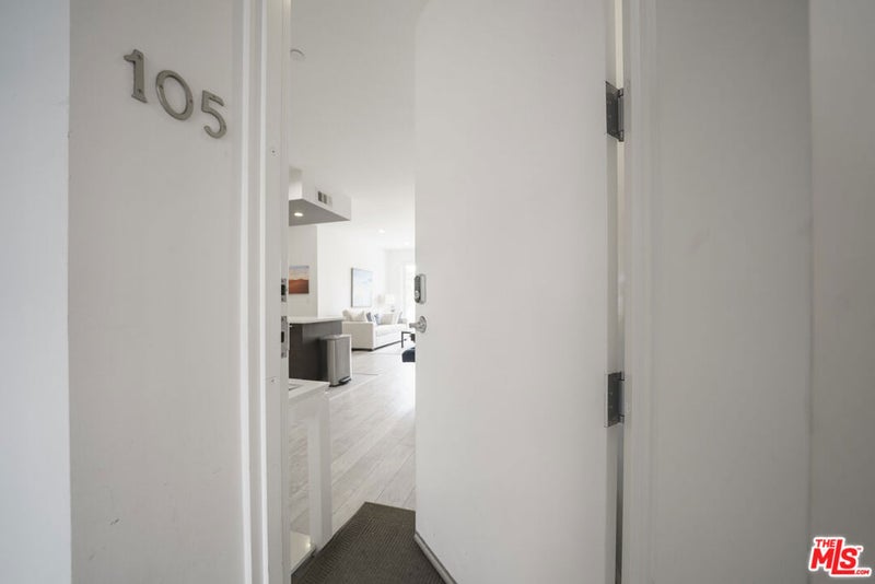 118 S Kenwood Street 105