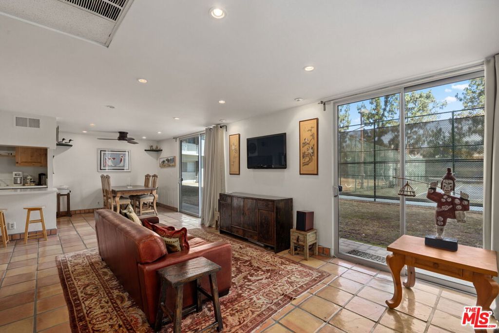 100 S Doheny Drive 214