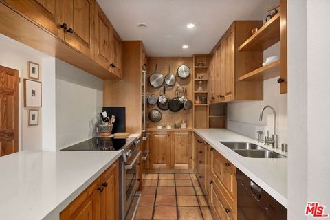 100 S Doheny Drive 214 Los Angeles CA 90048