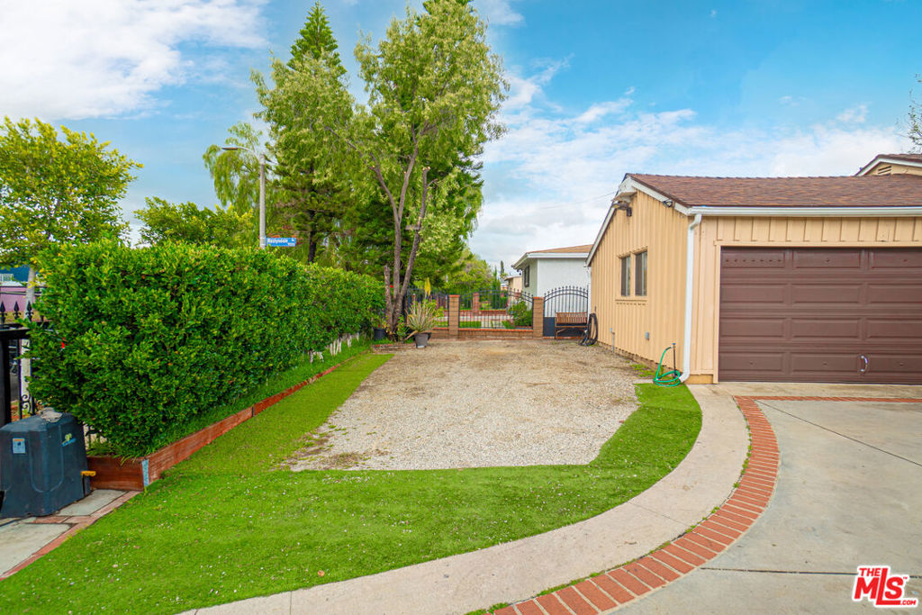 13748 Sunburst Street