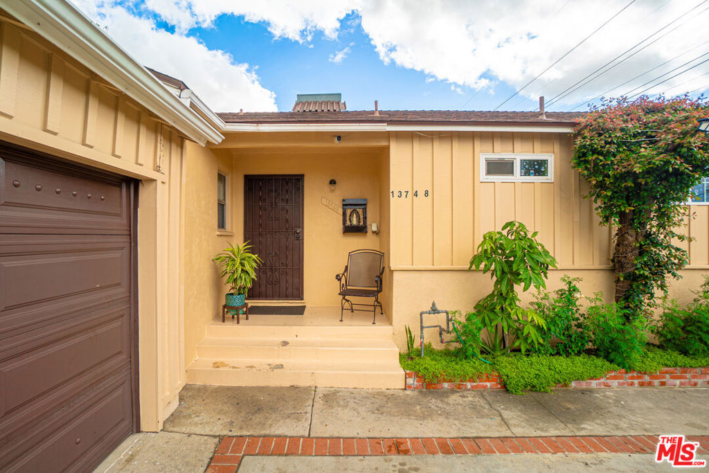 13748 Sunburst Street