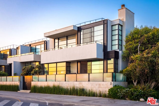 117 Ocean Front Walk, Santa Monica