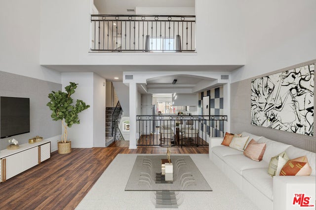 10924 Bloomfield Street 7 #7, Los Angeles
