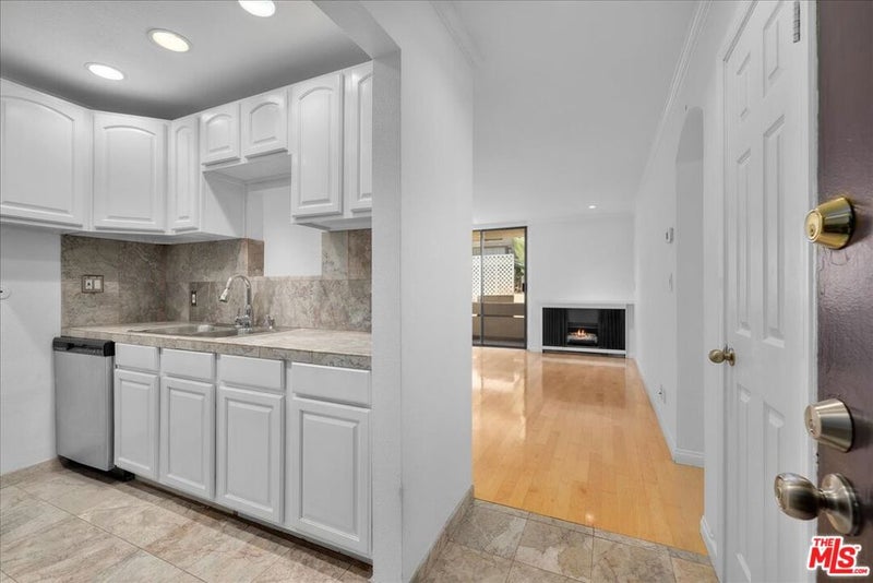 740 N Kings Road 114