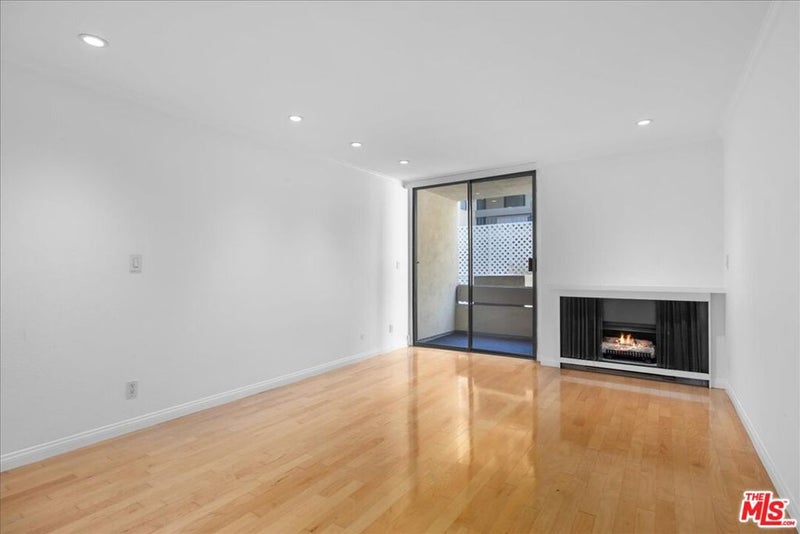 740 N Kings Road 114
