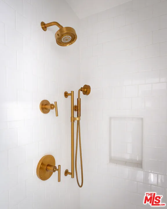 Los Angeles, California 90038, United States, 1 Bedroom Bedrooms, ,1 BathroomBathrooms,Residential,Active,183046