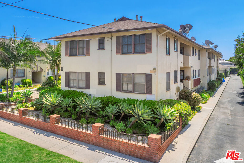 Properties 1 2032 Delaware Avenue