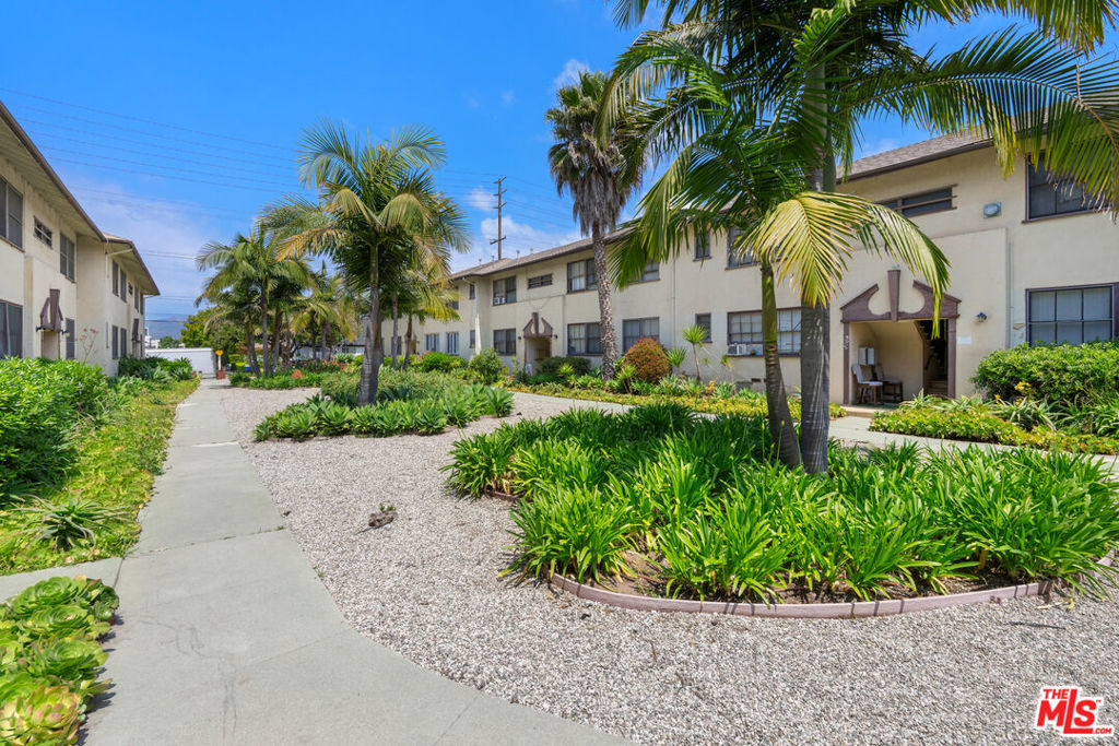 Properties 3 2032 Delaware Avenue