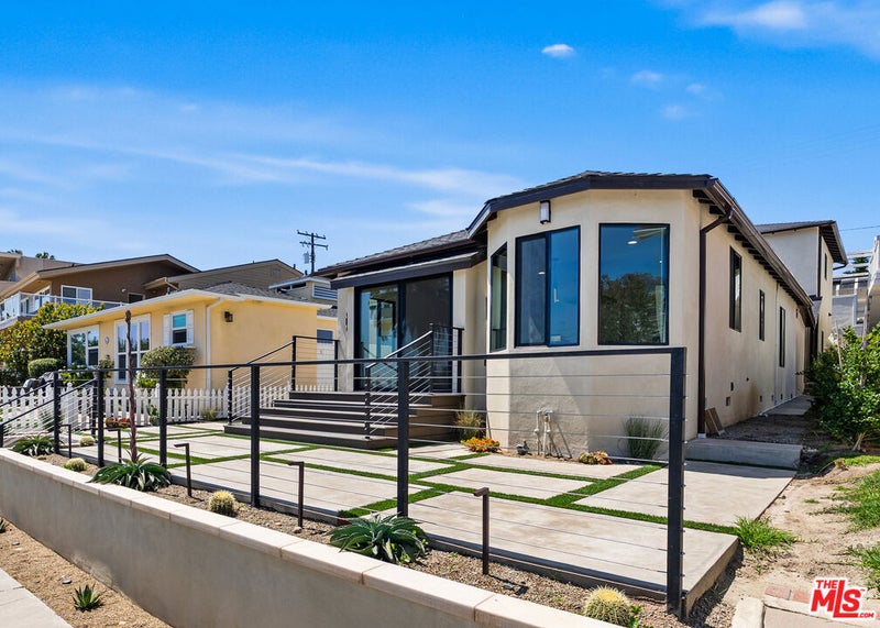 216 Cliff Drive