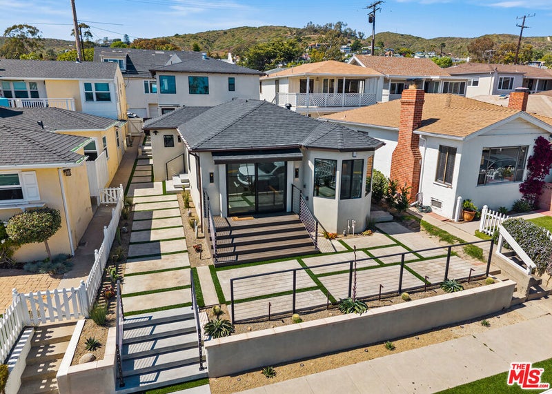 216 Cliff Drive