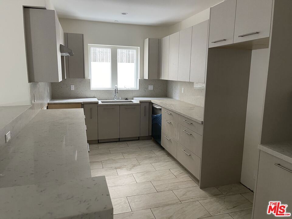 1427 S Bedford Street