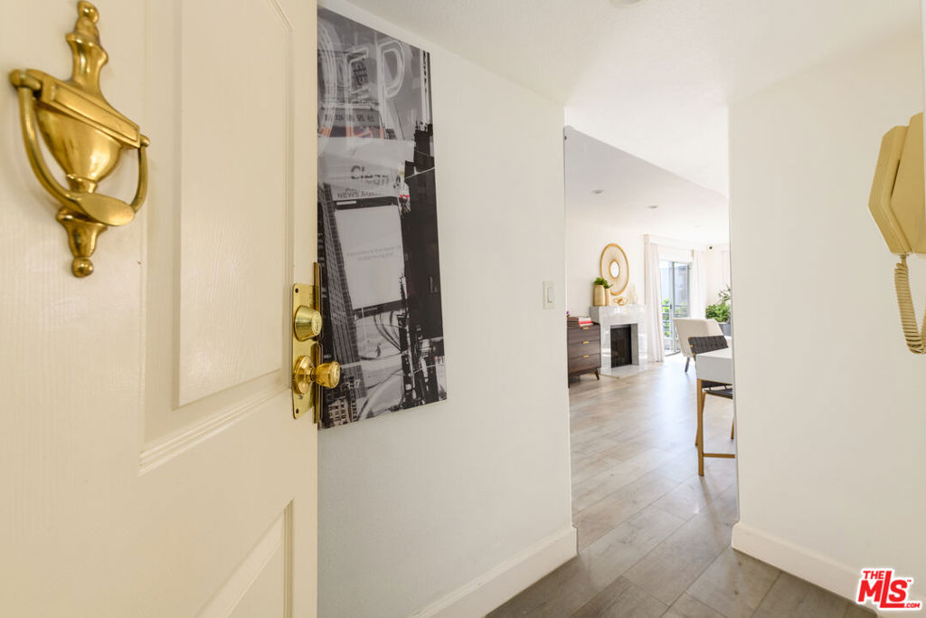 116 S Croft Avenue 101