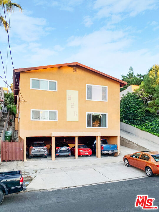 826 Hyperion Avenue