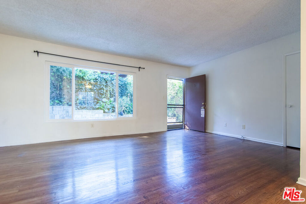 826 Hyperion Avenue