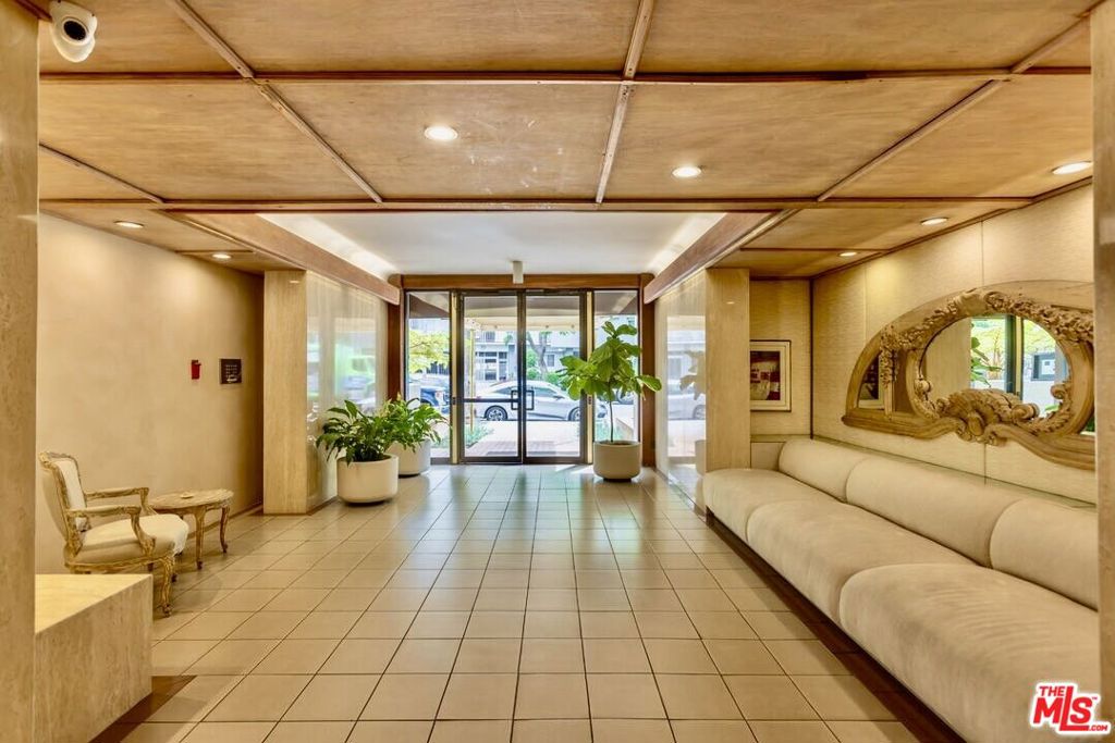 117 S Doheny Drive 410