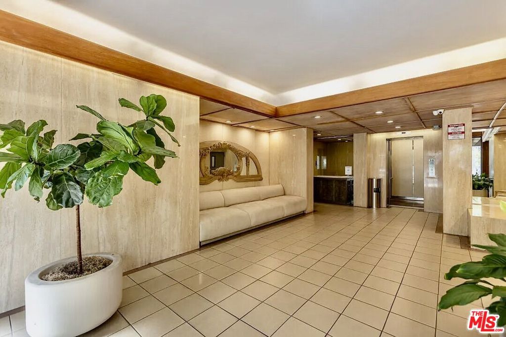 117 S Doheny Drive 410