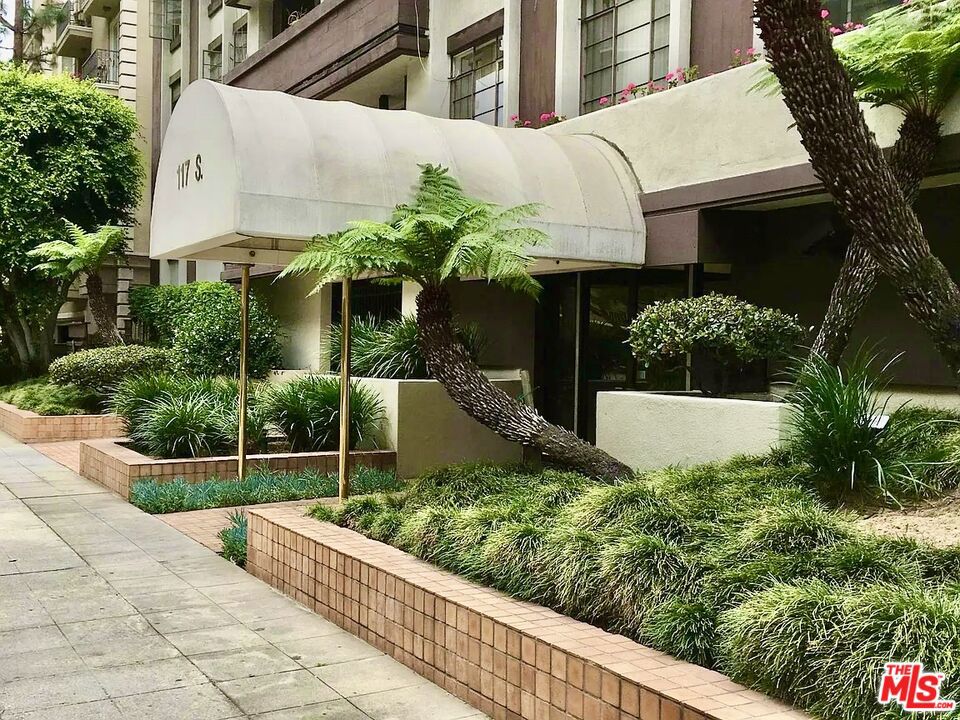 117 S Doheny Drive 410