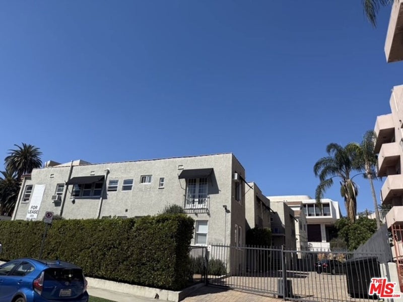1754 N La Brea Avenue