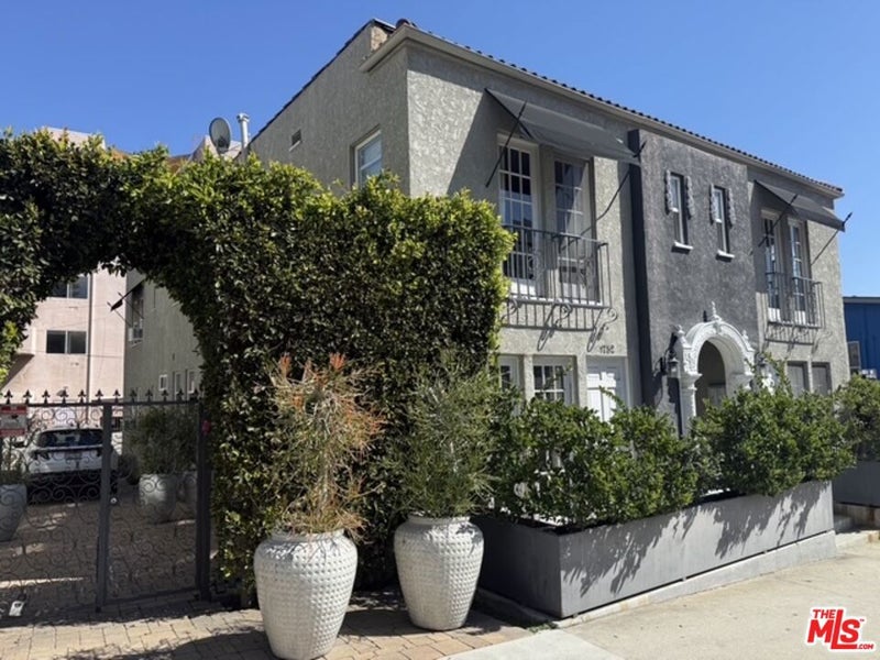 1754 N La Brea Avenue