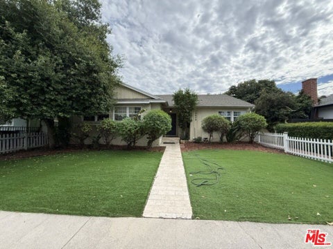 Photo of 19604 Victory Boulevard, Los Angeles, CA 91335 (MLS # 26990867)