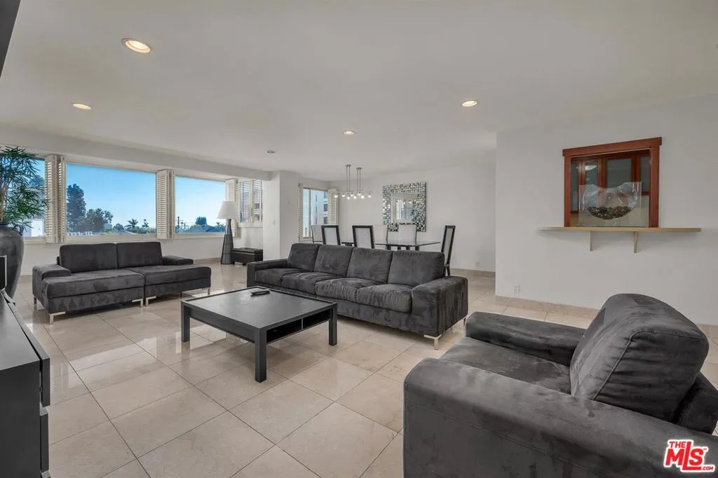 Los Angeles, California 90024, United States, 1 Bedroom Bedrooms, ,1 BathroomBathrooms,Residential,Active,252993