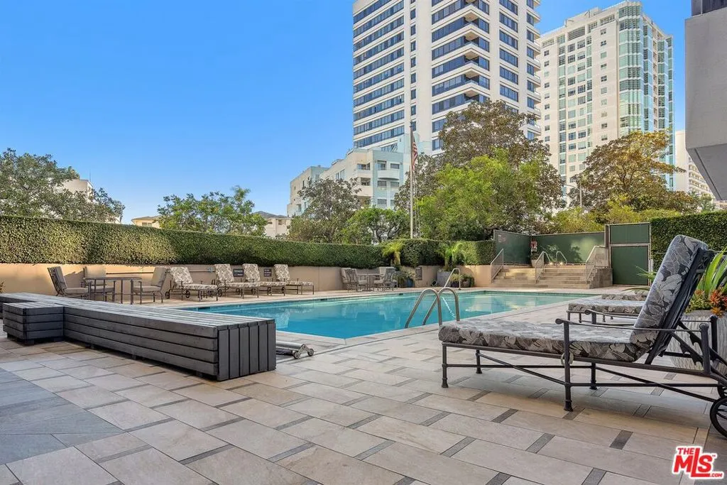 Los Angeles, California 90024, United States, 1 Bedroom Bedrooms, ,1 BathroomBathrooms,Residential,Active,252993