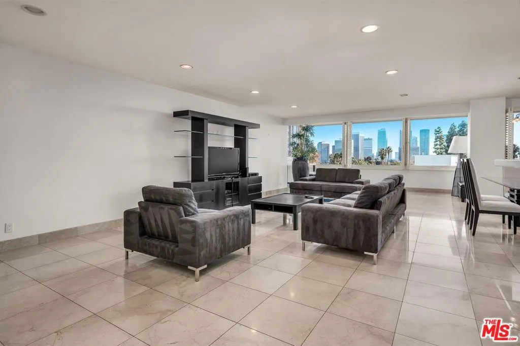 Los Angeles, California 90024, United States, 1 Bedroom Bedrooms, ,1 BathroomBathrooms,Residential,Active,252993