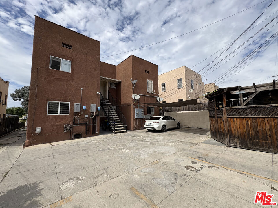 2006 S Harcourt Avenue
