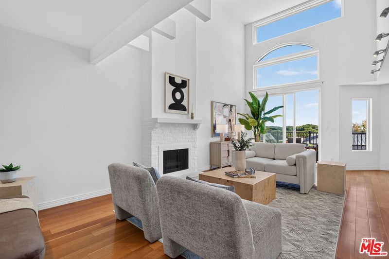 2677 Centinela Avenue 401