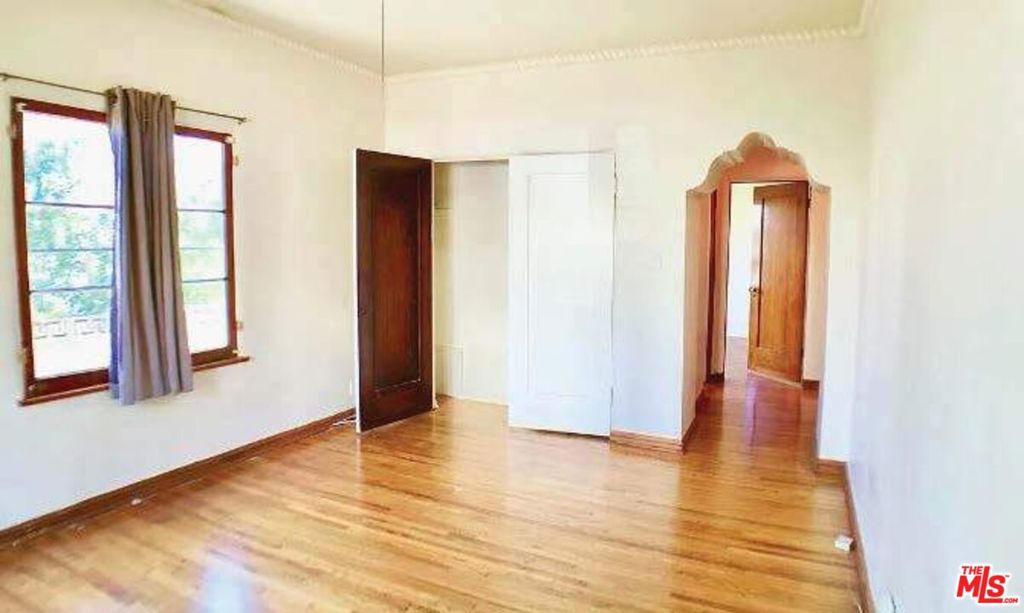 1352 W 10th Street