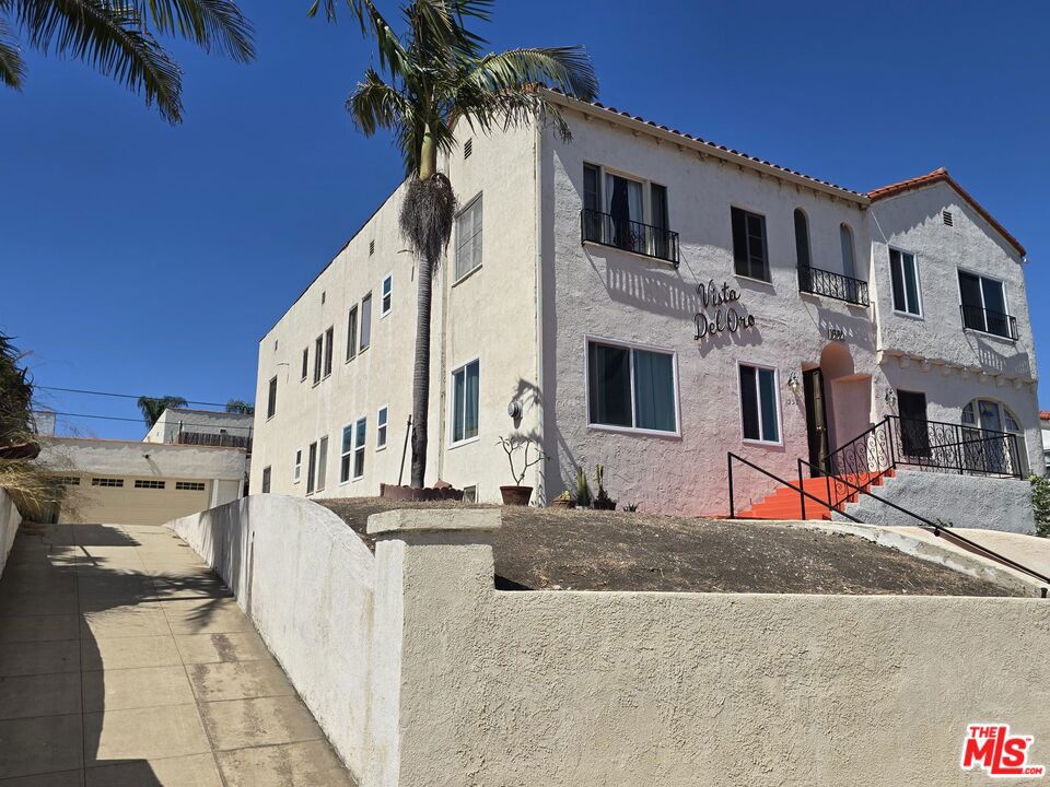 1352 W 10th Street