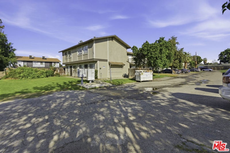 330 Roberts Lane