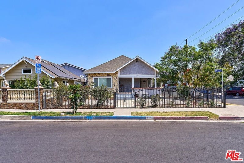 1305 W 37th Place