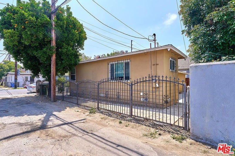 1305 W 37th Place