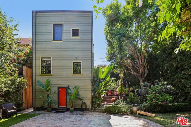 954 E Edgeware Road