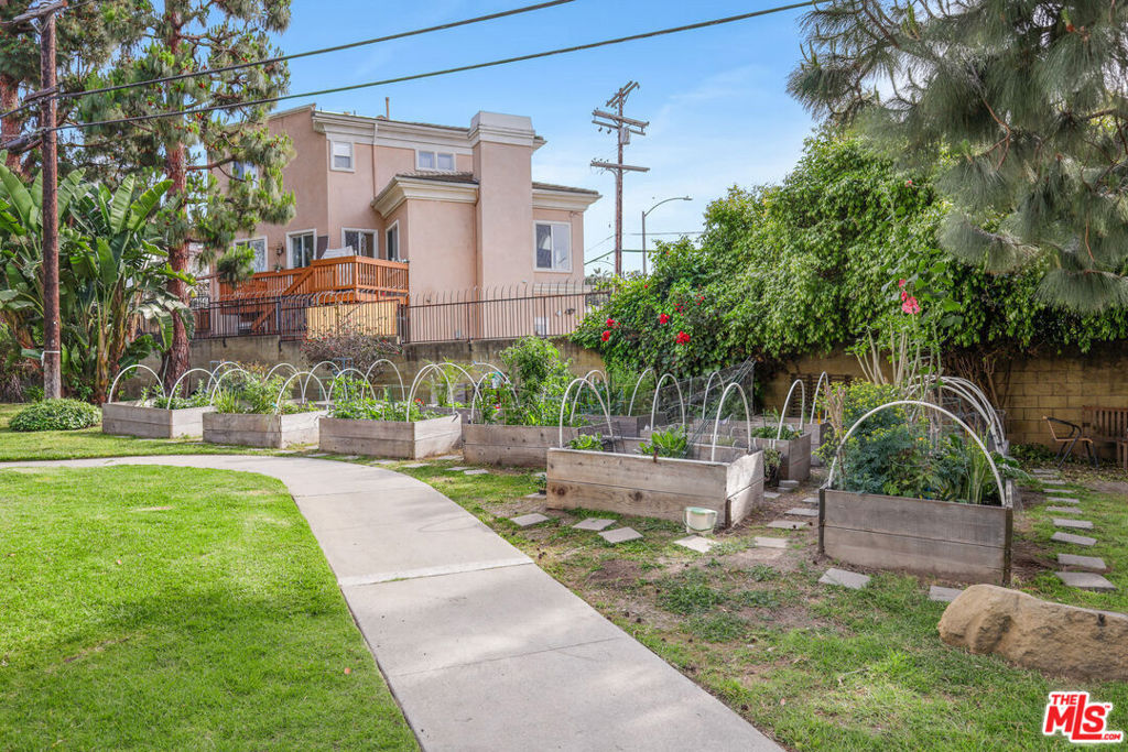 3612 Kalsman Drive 3