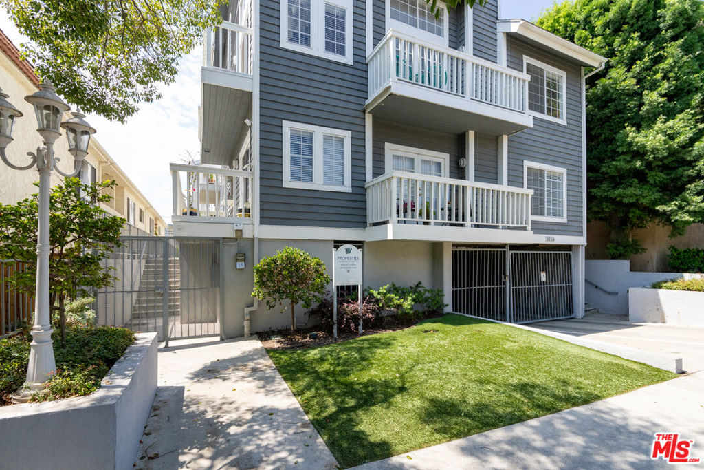 Properties 2 1315 S Carmelina Avenue