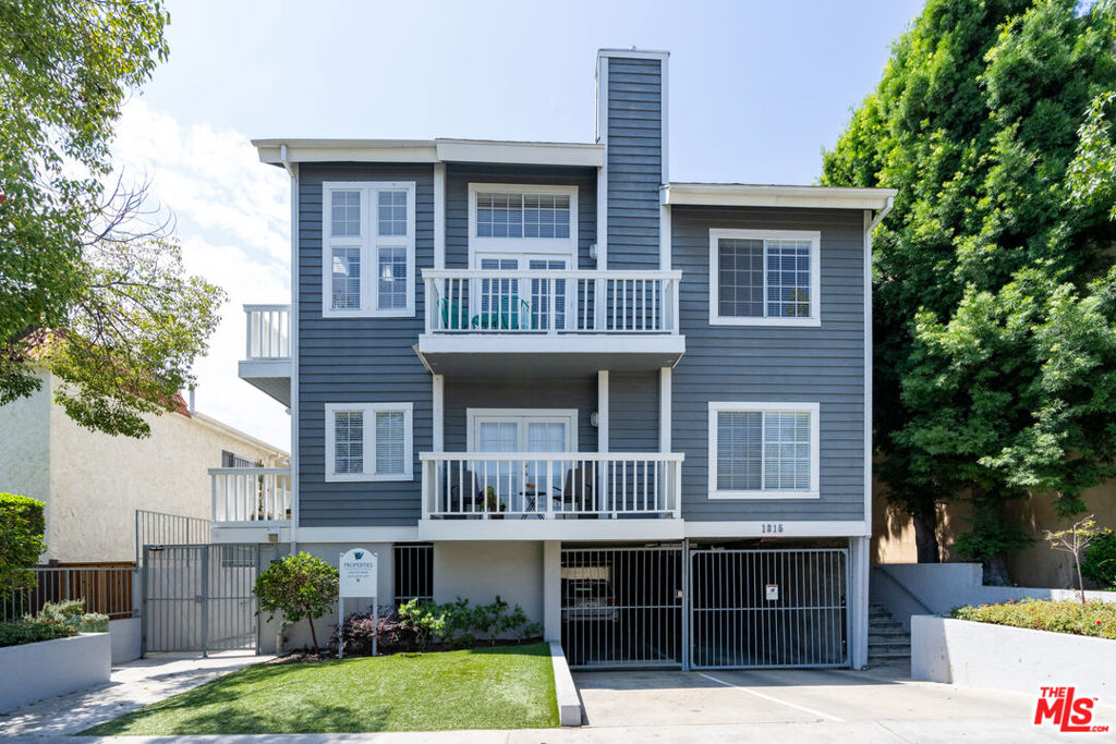 Properties 1 1315 S Carmelina Avenue
