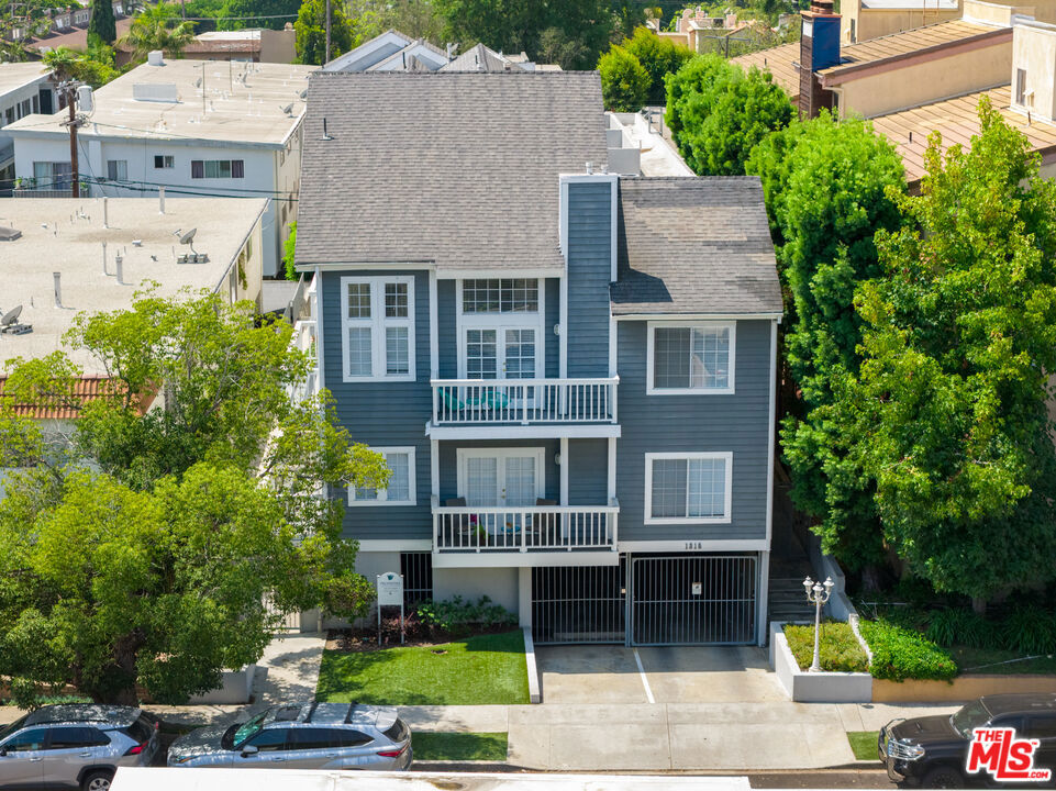 Properties 4 1315 S Carmelina Avenue