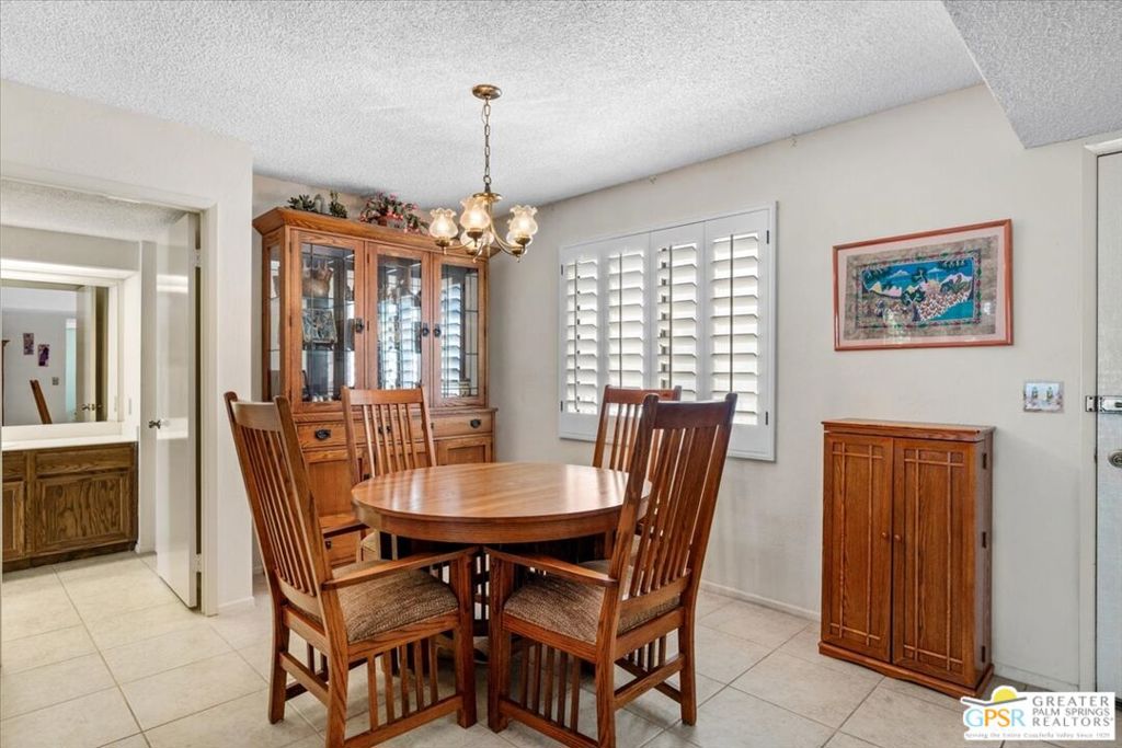 1050 E Ramon Road 15