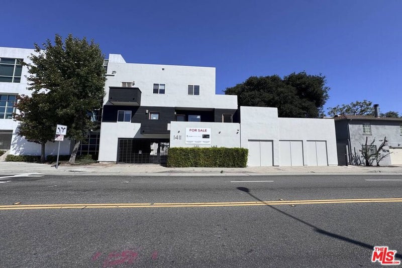 1411 Cloverfield Boulevard