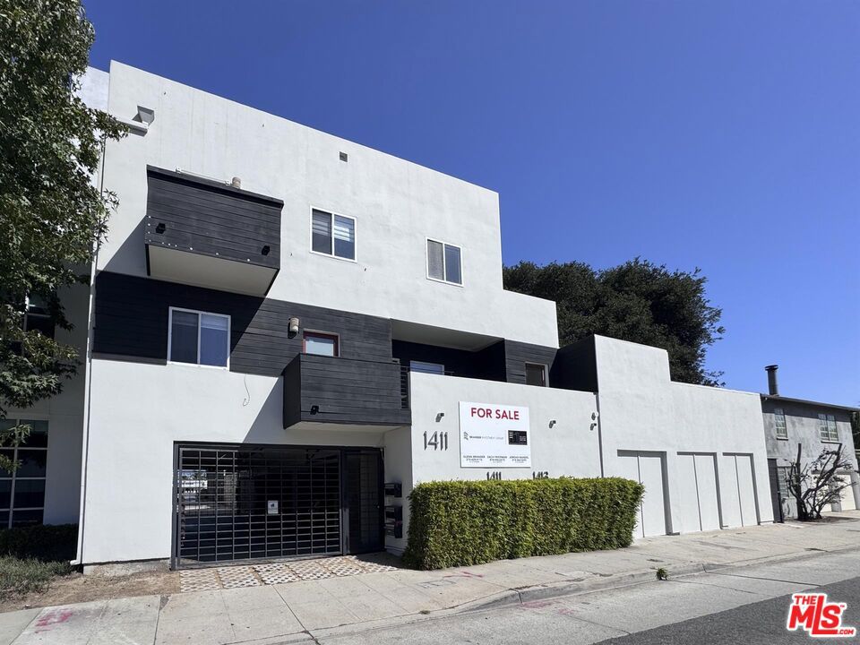 1411 Cloverfield Boulevard