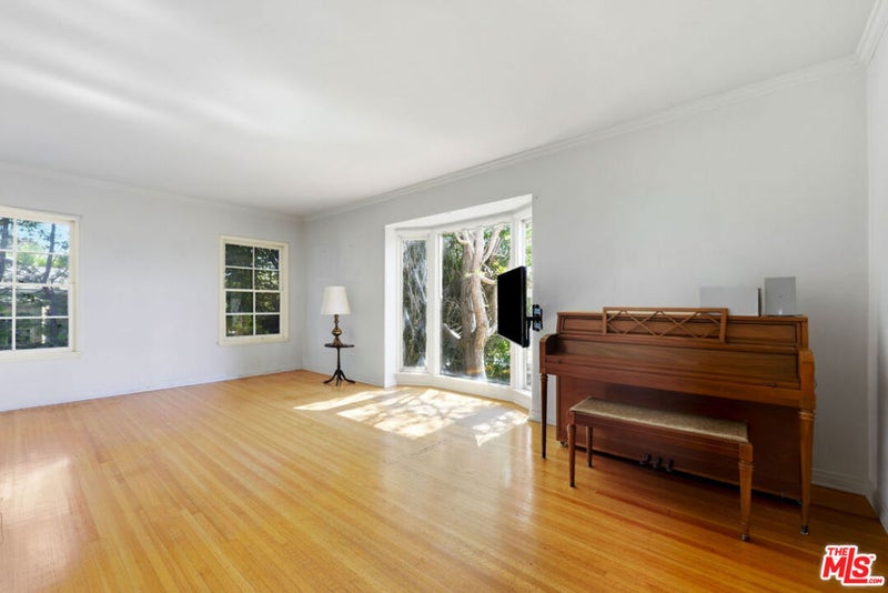 3024 Manning Avenue