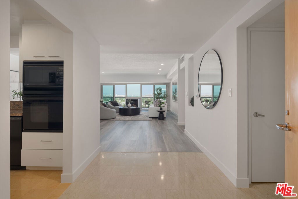 13600 Marina Pointe Drive 1605