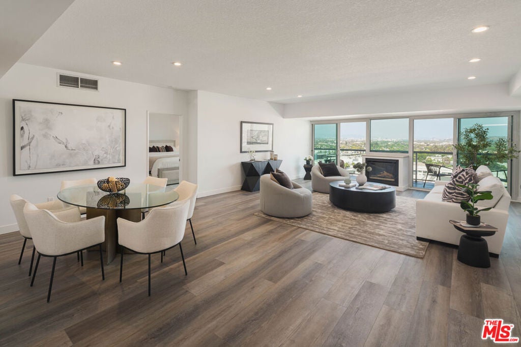 13600 Marina Pointe Drive 1605
